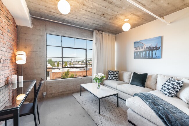 Building Photo - Penthouse