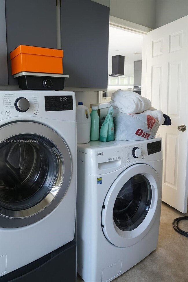 Building Photo - 9313 NW 24th Pl