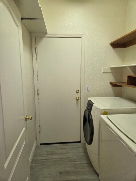 Laundry - 6411 W Adobe Dr