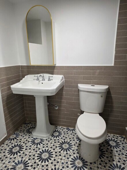 Building Photo - 1770 Park Ave