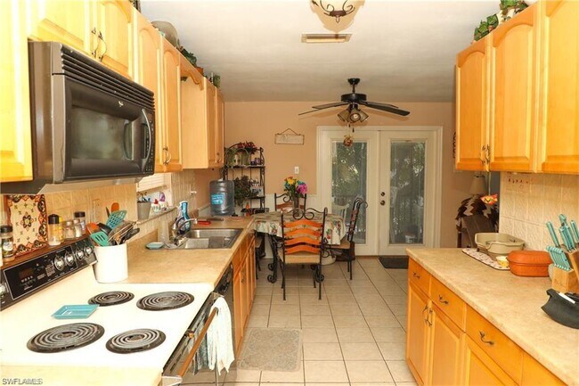 Building Photo - 8127 Almeria Rd