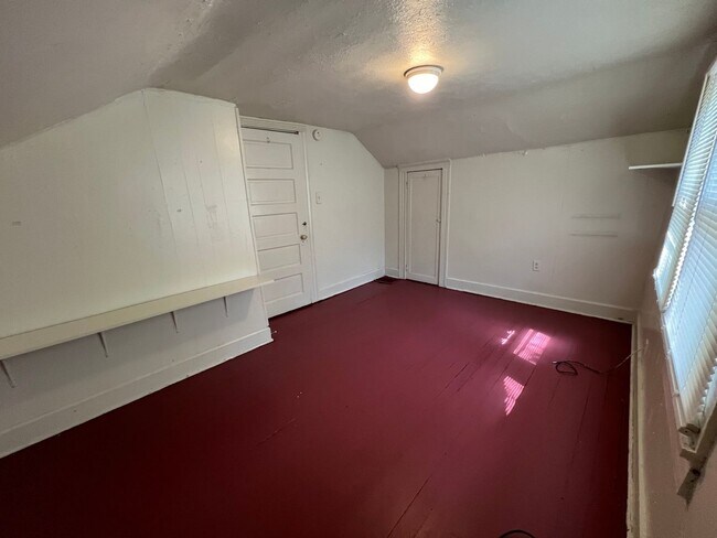 Building Photo - 4 Bedroom Available August 2026;  Monthly ...