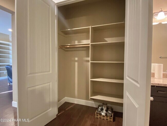 Building Photo - 1553 Range View Cir