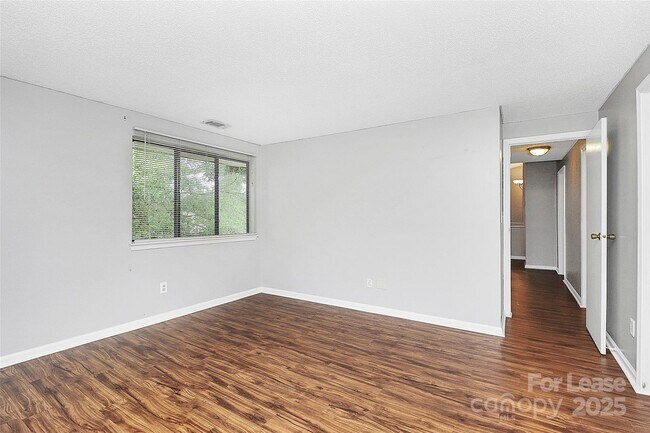 Building Photo - 7530 Pebblestone Dr