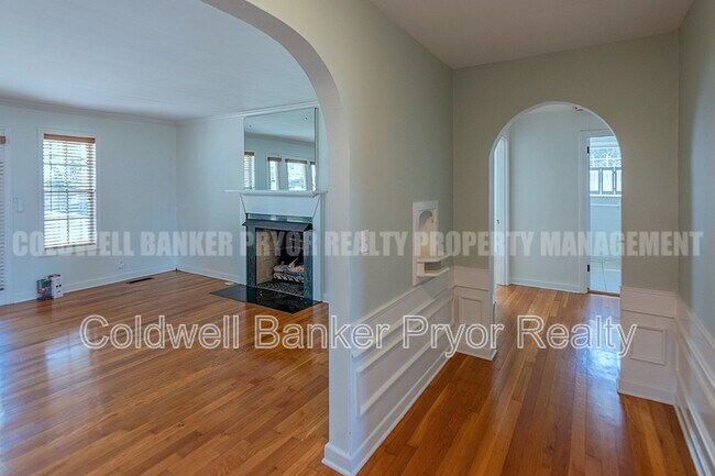 Building Photo - 323 Walsh Rd