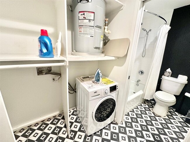 Building Photo - 201 Academy Dr