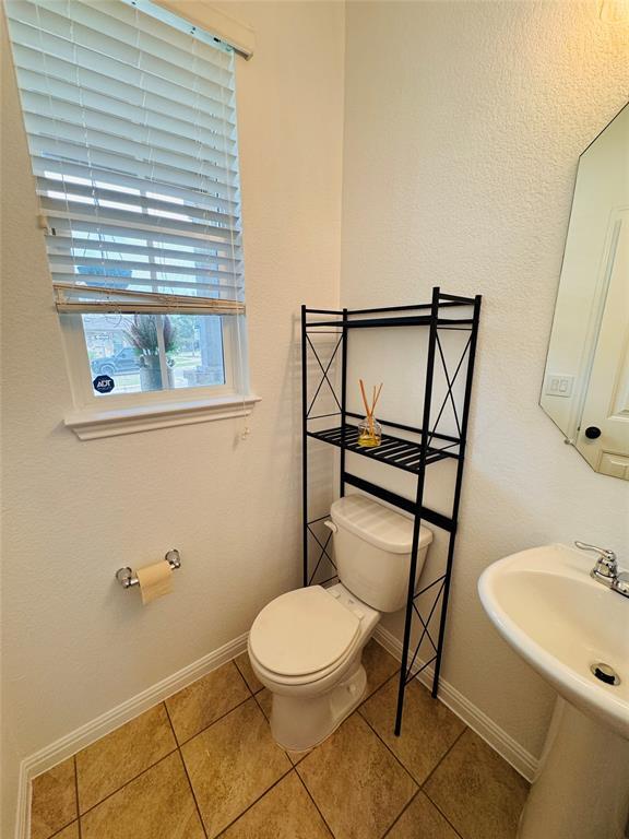 Building Photo - 402 Crater Lake Dr