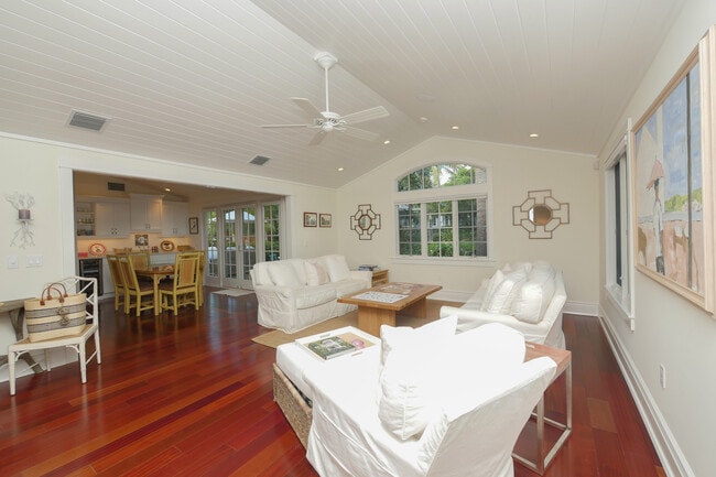 Building Photo - 391 Lee Ave