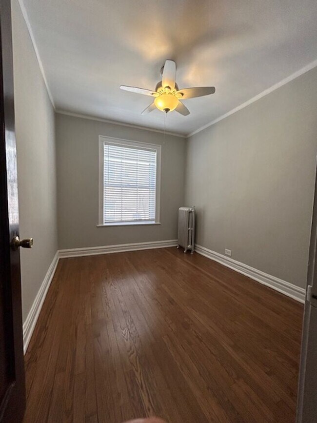 Building Photo - One Bedroom/One Bath in Historic Building ~ Heat Included ~ Cats Welcome