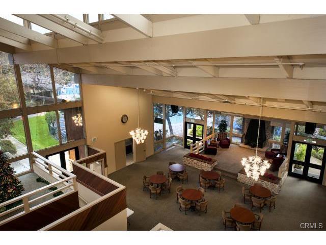 Building Photo - Live by the Lakeside -  Upgraded Spacious TOWNHOME in Lakeside Park