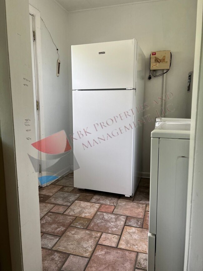 Building Photo - Lundberg