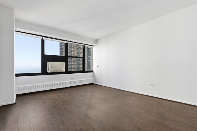 Building Photo - 6030 N Sheridan Rd