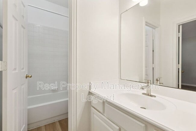 Building Photo - 8012 Greenwood Dr