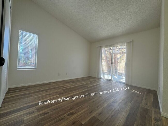 Building Photo - Charming 3 bed, 2 bath
