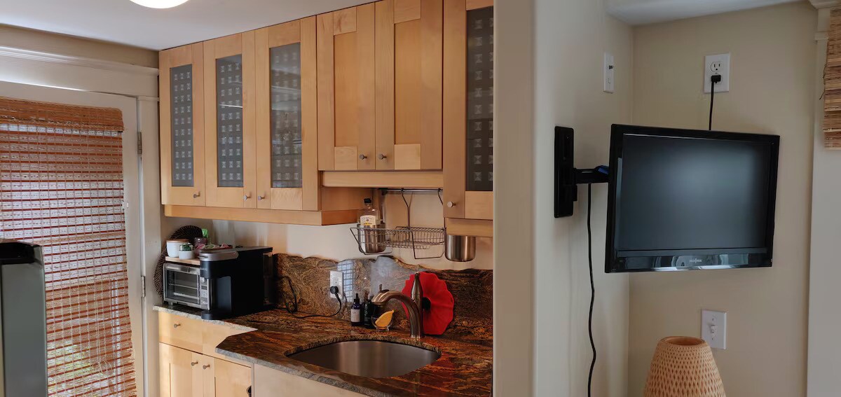 Kitchen Cabinets - 165 Terrace St