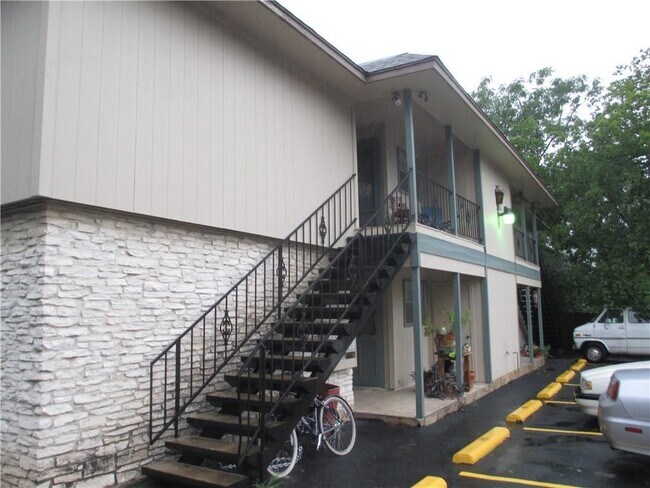 Building Photo - 312 E 43rd St