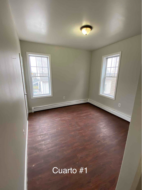 Building Photo - 270 Sigourney St