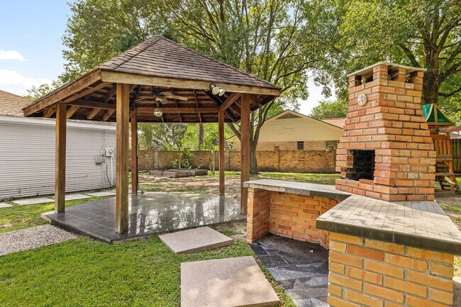 Building Photo - 2114 Briargreen Dr
