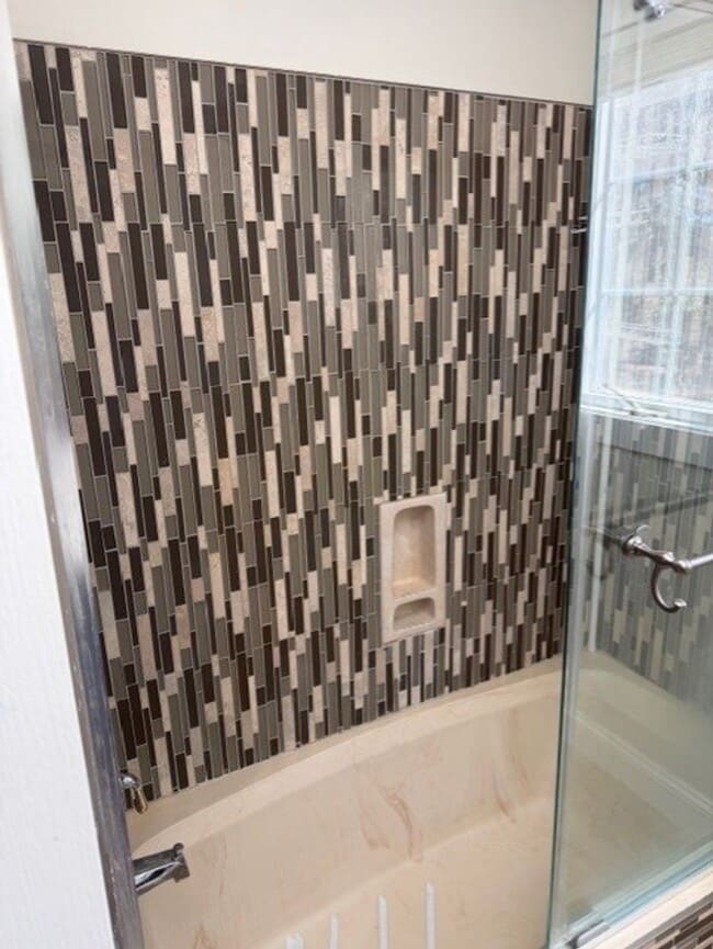 Building Photo - Welcome To Midway Farms NO HOA