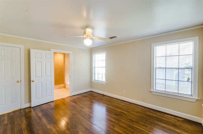 Building Photo - 236 W 31st St