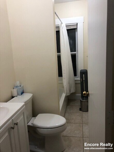 Building Photo - 27 Forest St