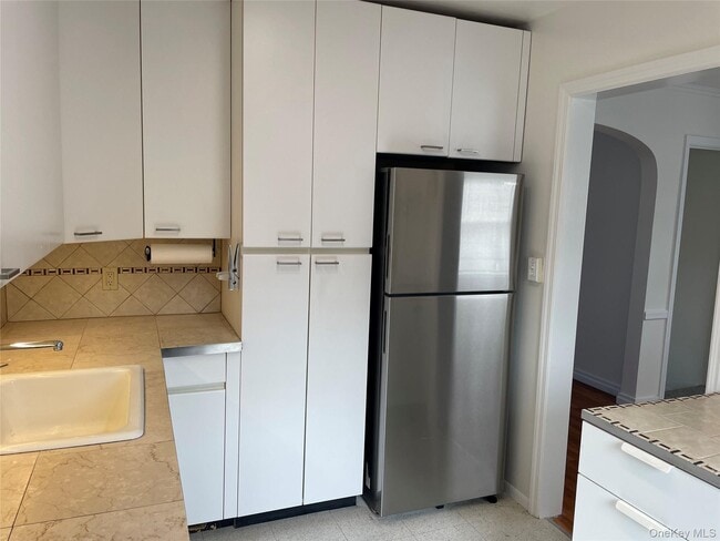 Building Photo - 8 Cameron Ln