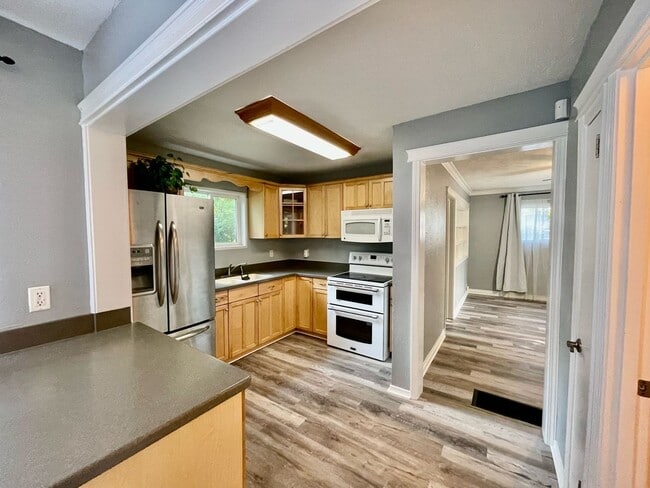 Building Photo - Stunning 3 Bed, 1 Bath Home on South Hill!