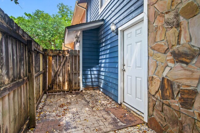 Building Photo - 3506 Parkwood Ave