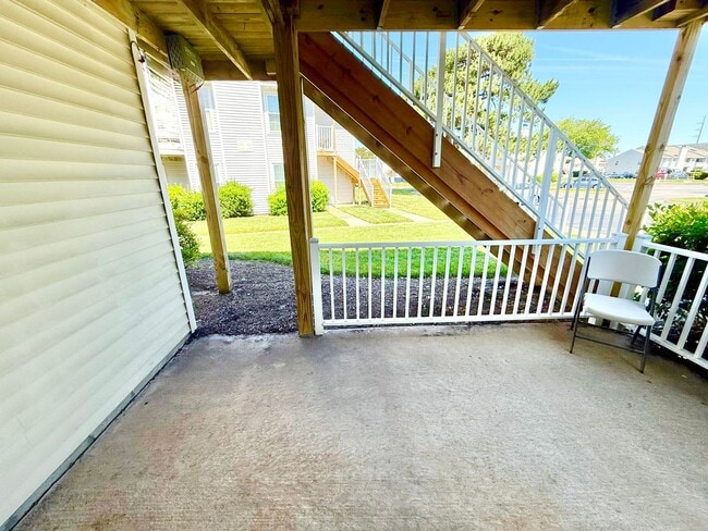Building Photo - HURRY!!!***2 BED Condo/Downstairs unit/ W,S&T INCLUDED!!