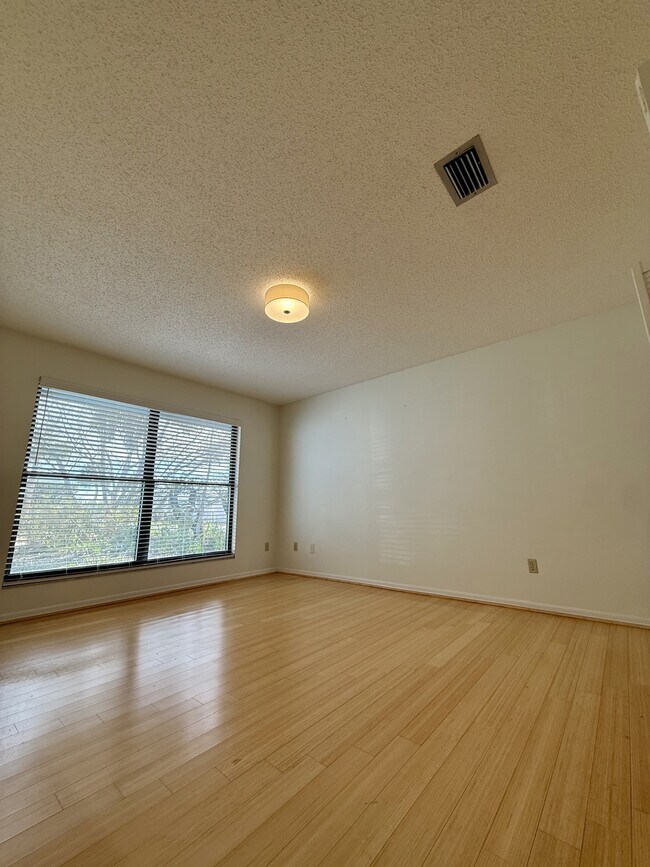 Building Photo - 2437 Burgundy Ct