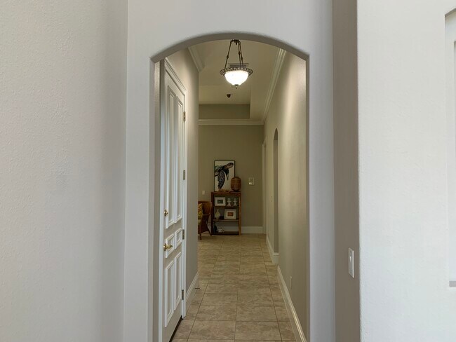 Building Photo - 17 Mahoe Dr S