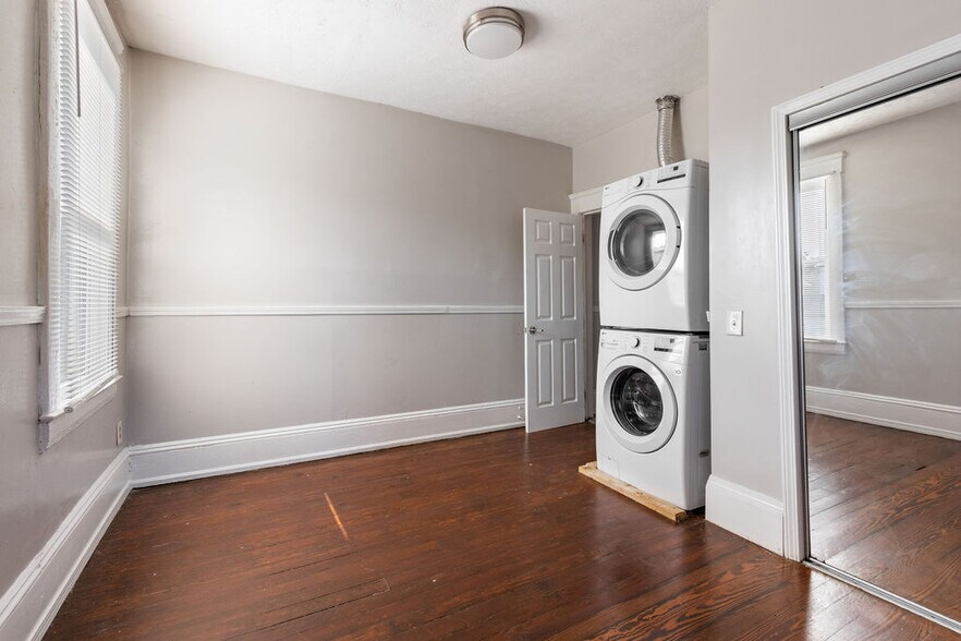 Building Photo - 1889 W 48th St