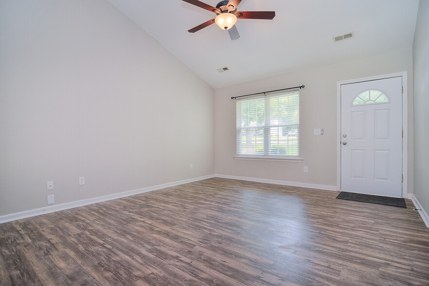 Living Room & Front Door - 6825 Sullins Rd