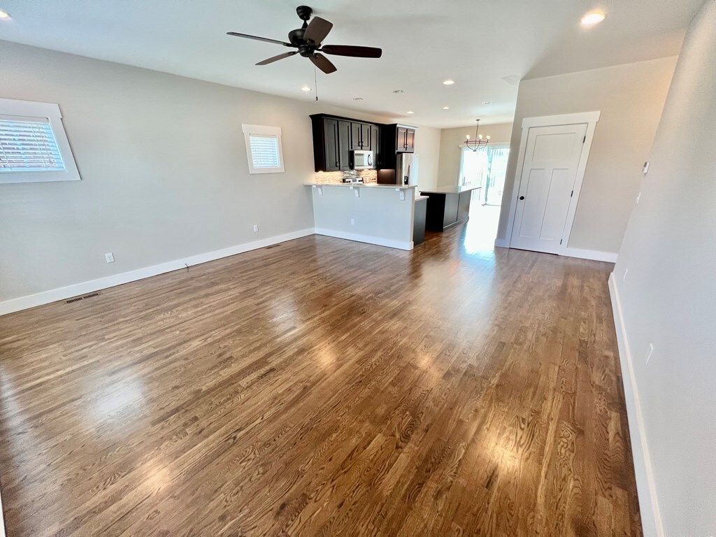 Building Photo - 1135 Cross Pointe Dr