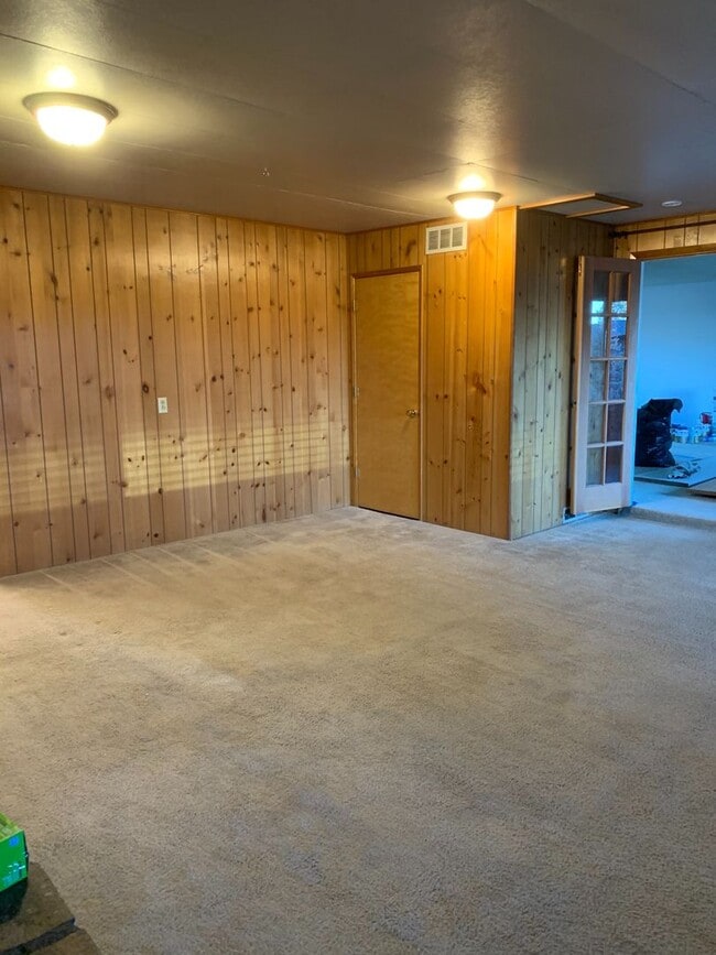 Building Photo - Home in SE Bend Short Term Rental
