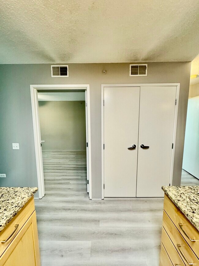 Building Photo - 9655 Woods Dr