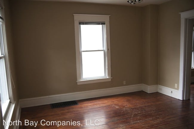 Building Photo - 2721 Girard Ave S