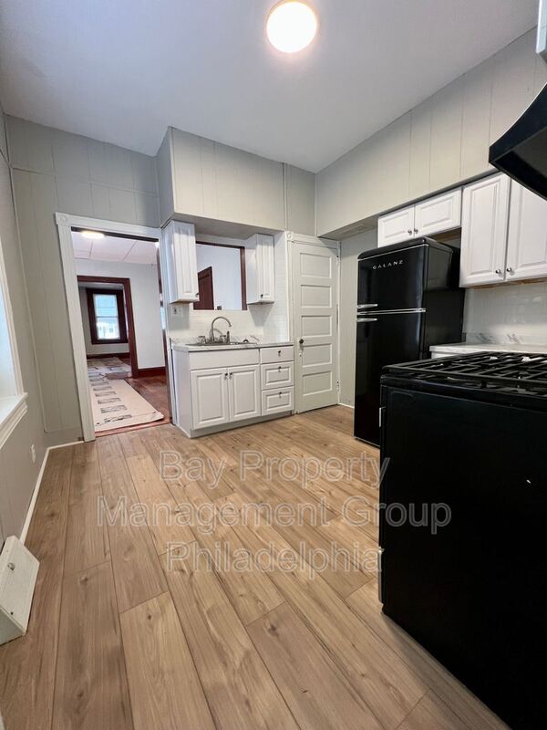 Building Photo - 502 Buttonwood St