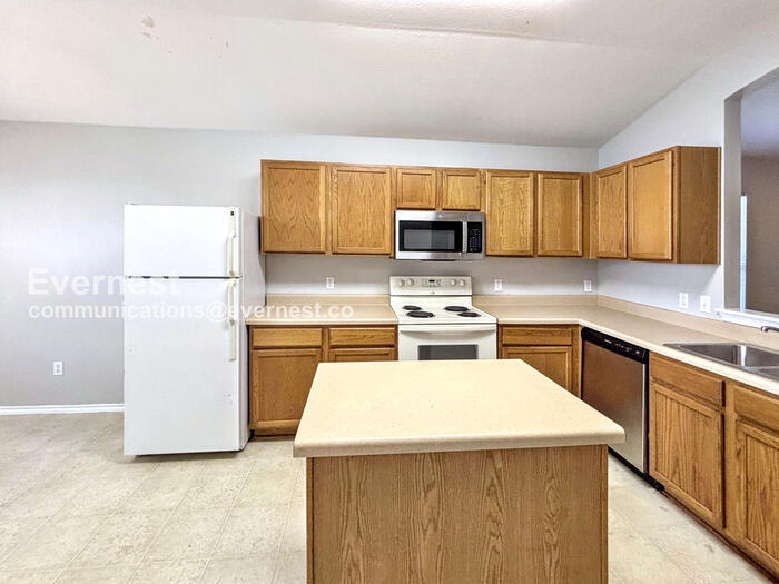 Building Photo - 306 Mossy Rock Dr