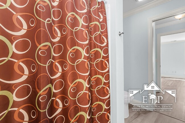 Building Photo - Charming Townhouse Near the Heart of Charleston – Comfort & Convenience in One!