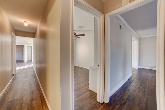 Building Photo - 4 Bed | 2 Bath in Midtown!