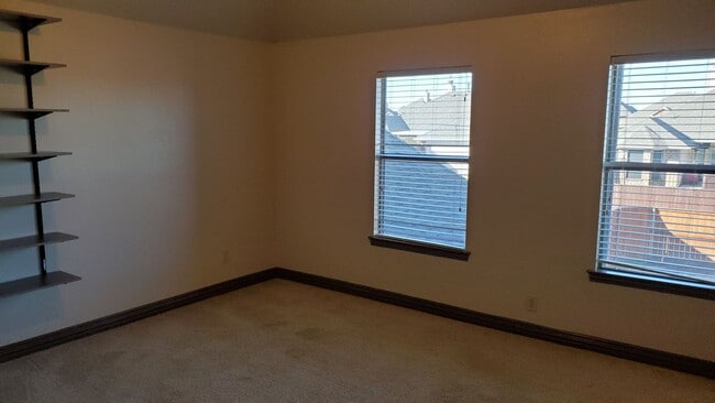 Building Photo - 1621 Colonial Dr
