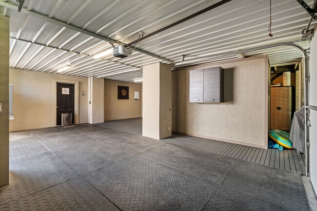 Building Photo - 430 Arricola Ave