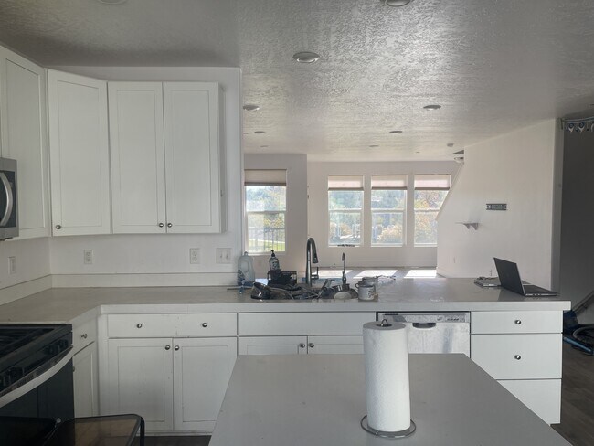 Building Photo - 3855 Gartmore Ln