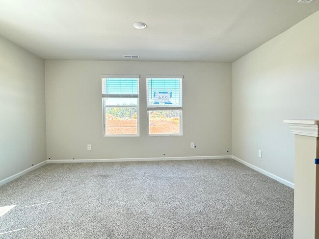 Building Photo - 4 Bedroom 3 Bath & Loft Single Family for ...