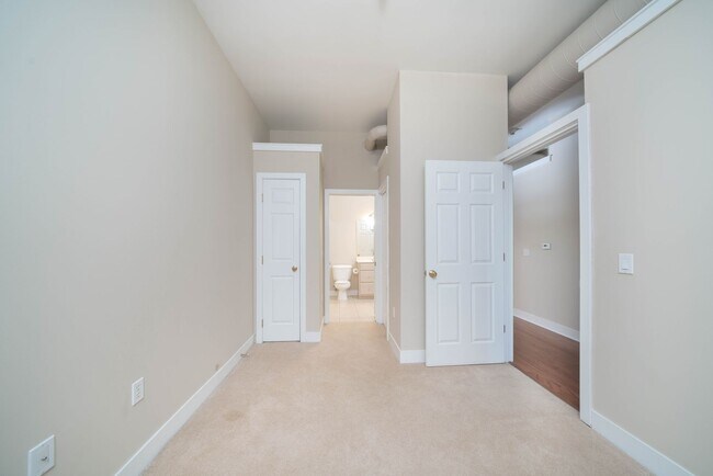 Building Photo - Enjoy The View