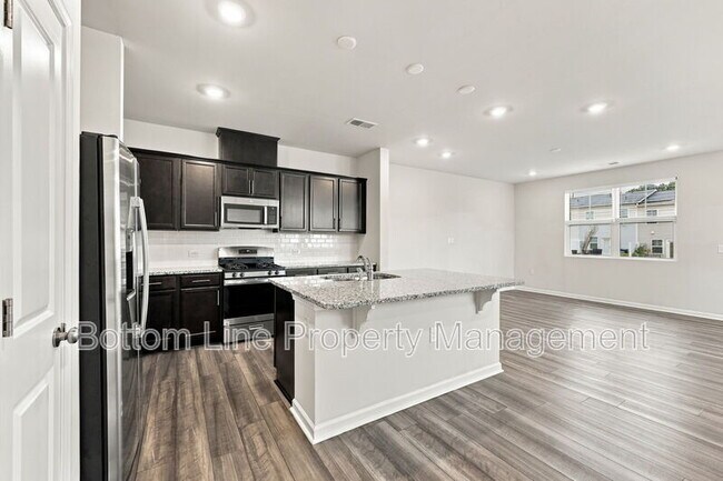 Building Photo - 5000 Arkose Dr