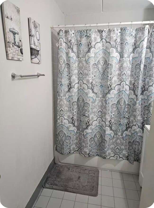 Building Photo - 305 E Mt Eden Ave