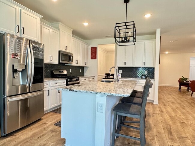 Building Photo - Spacious Luxury 3 Bedroom Townhome for Rent - Great Amenities