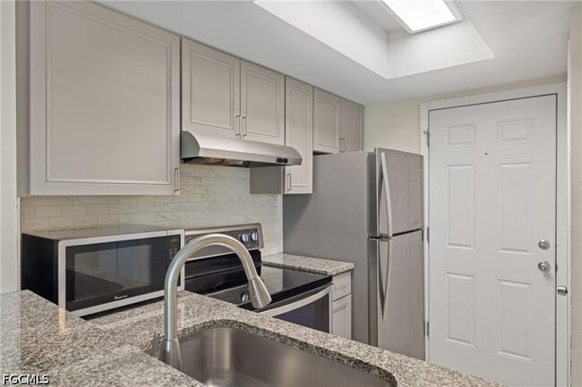 Building Photo - 3300 Royal Canadian Trace